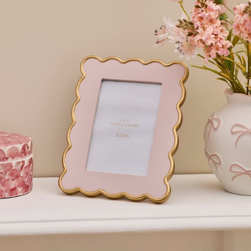 Luxe Scalloped Gold & Pink Frame
