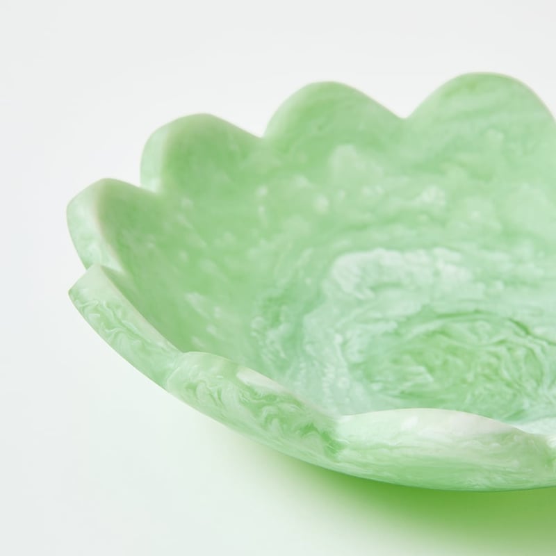 Calypso Resin Matte Green Medium Scalloped Bowl