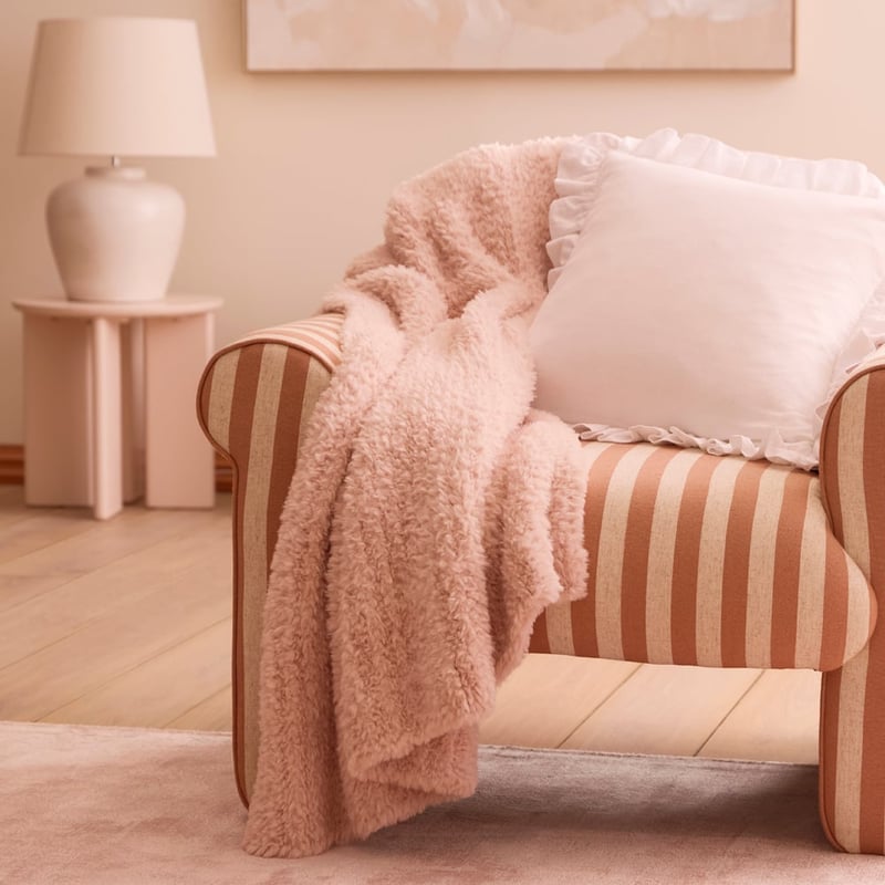 Munich Blush Feather Yarn Throw