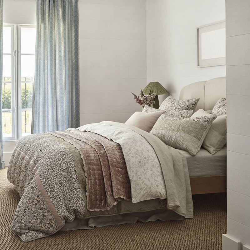 Lara Blush Velvet Throw