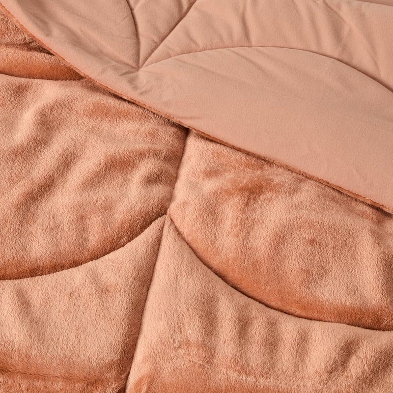 Hazelnut Wave Plush Quilted Comforter Blanket