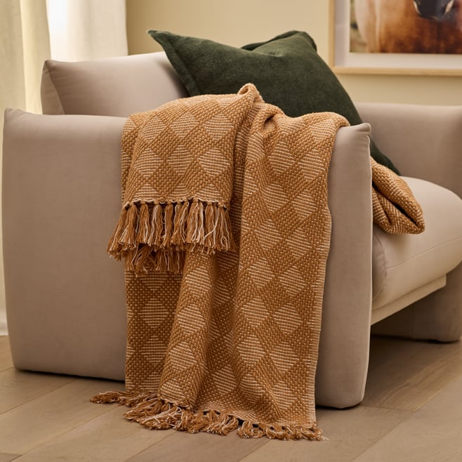 Harlequin Peanut Check Throw