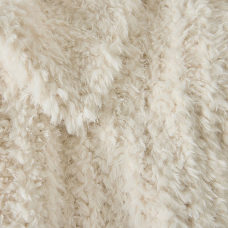 Munich Feather Yarn Winter White Throw
