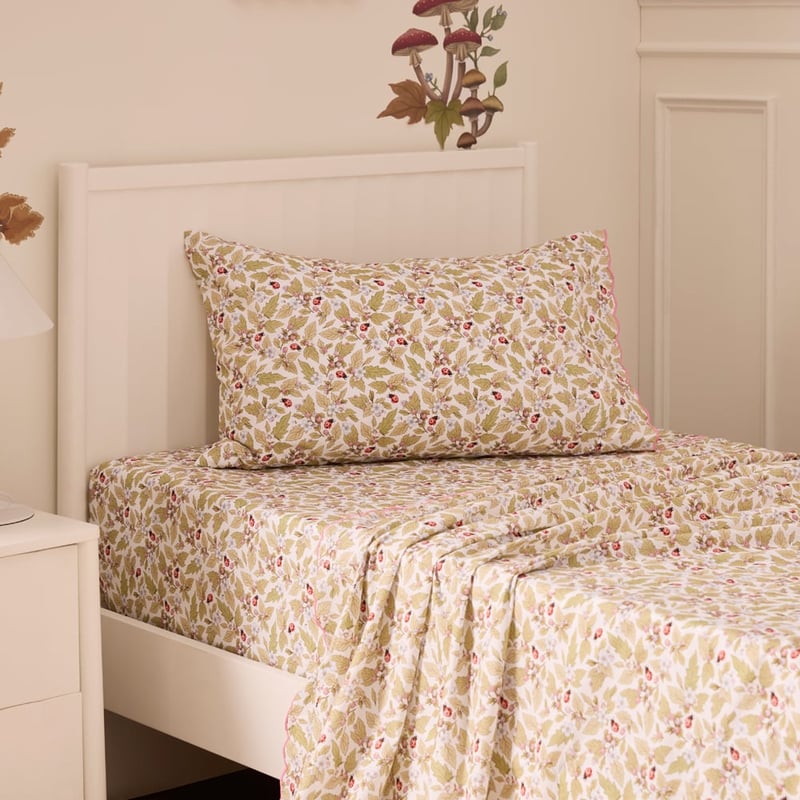 Fleur Harris Dancing Ladybugs White Scallop Sheet Set