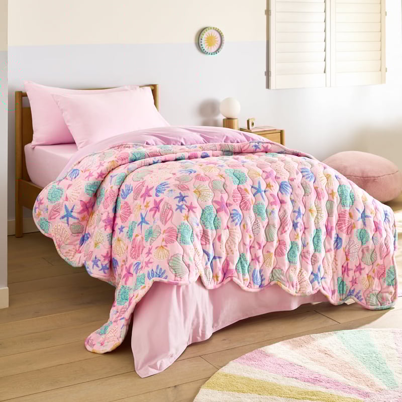 Bella Mermaid Pink Quilted Scallop Blanket