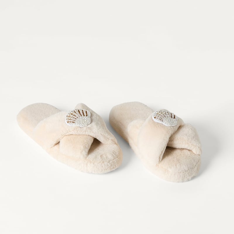 Beaded Shell Crossover Ivory Fur Slipper