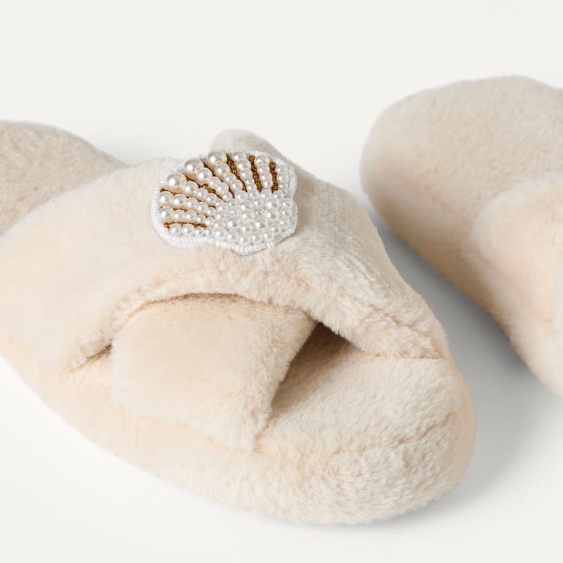 Beaded Shell Crossover Ivory Fur Slipper
