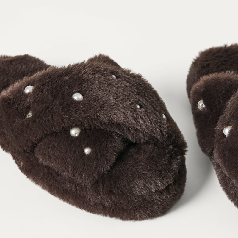 Beaded Pearl Crossover Chocolate Fur Slipper