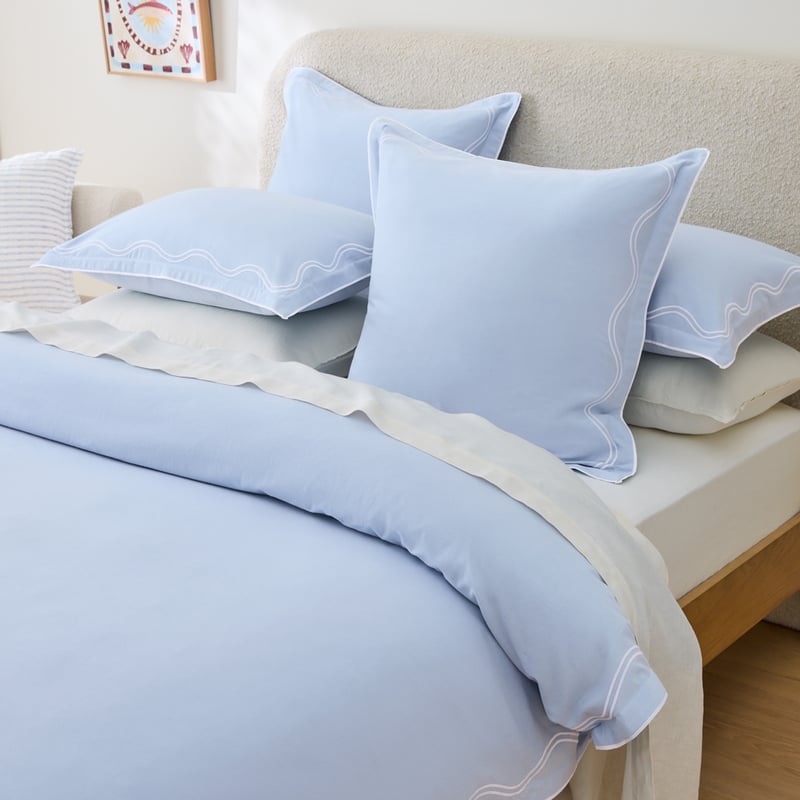 Hailey Wave Coast & White Pillowcases 
