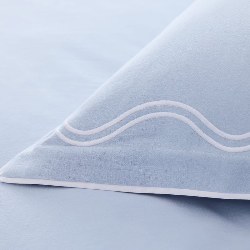 Hailey Wave Coast & White Pillowcases 