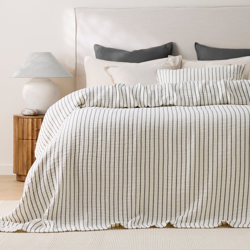 European Migsa White & Black Blanket