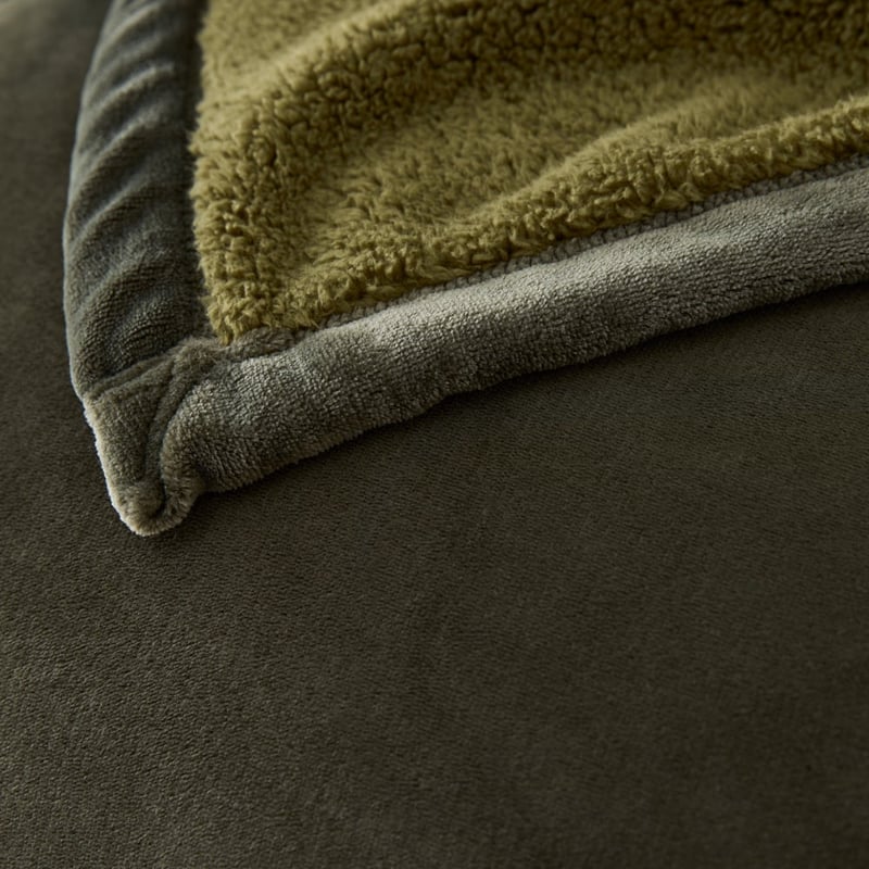 Ivy Sherpa Blanket