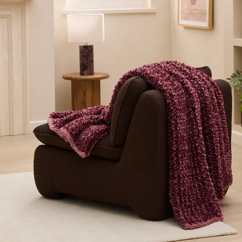 Munich Feather Yarn Berries Throw