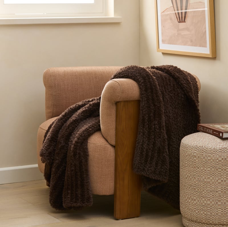 Munich Feather Yarn Chocolate Throw