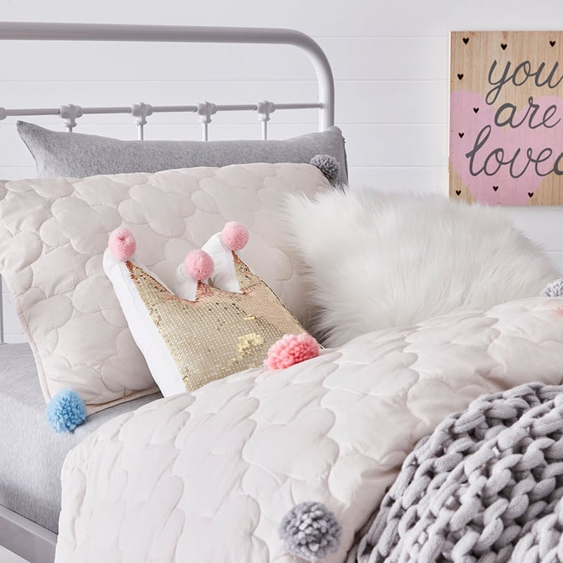 Jessa Pom Pom Coverlet