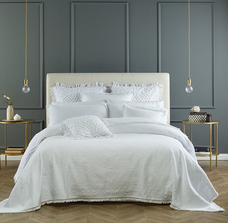 Verona White Bedspread Set + Accessories