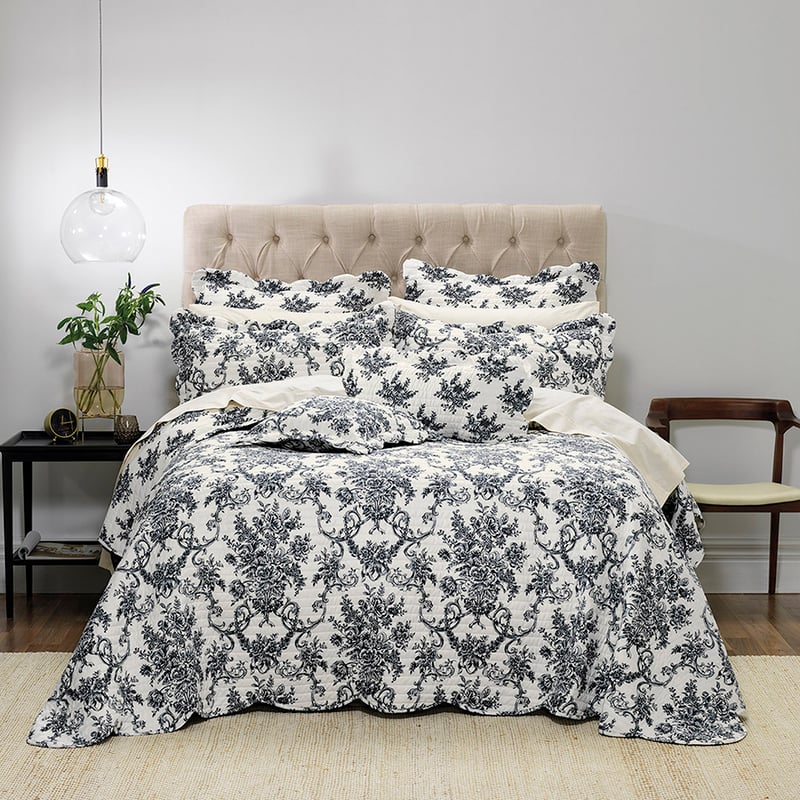 Ashton Black Bedspread Set + Accessories