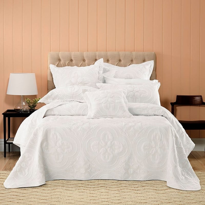 Edna Ivory Bedspread Set + Accessories