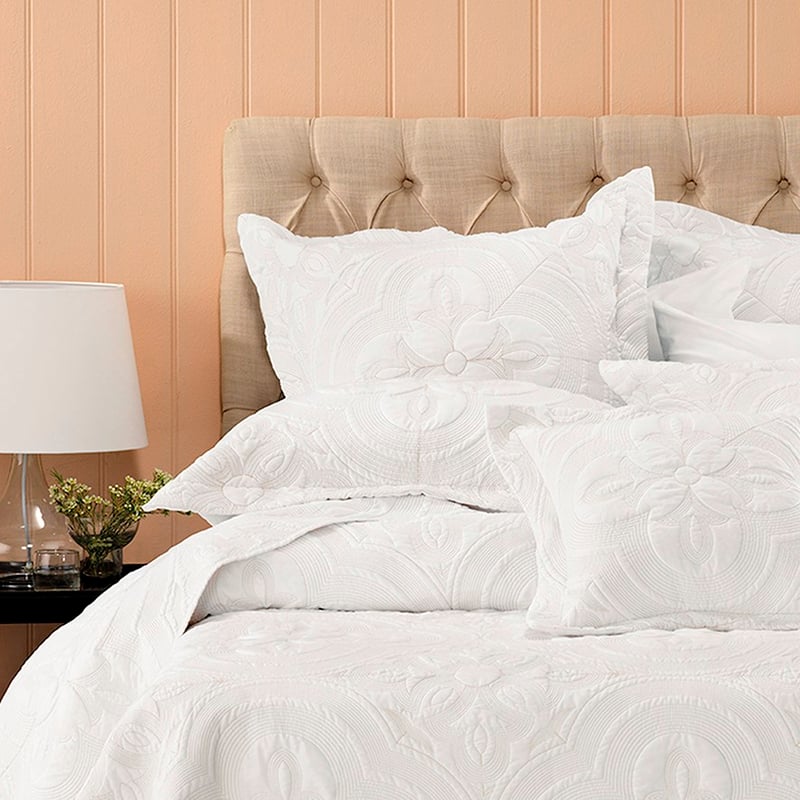 Edna Ivory Bedspread Set + Accessories