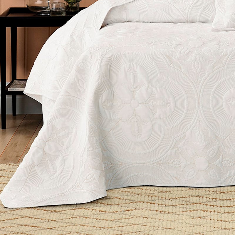 Edna Ivory Bedspread Set + Accessories