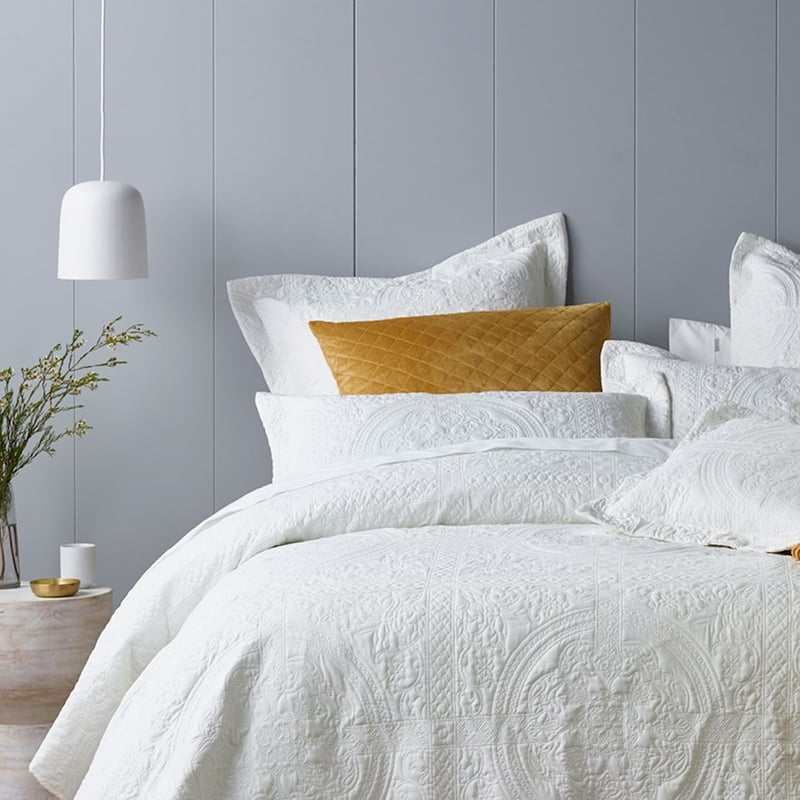 Annora White Bedspread Set + Accessories