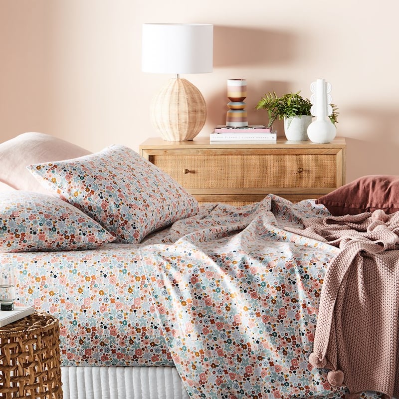 Printed White Flower Bomb Flannelette Sheet Set