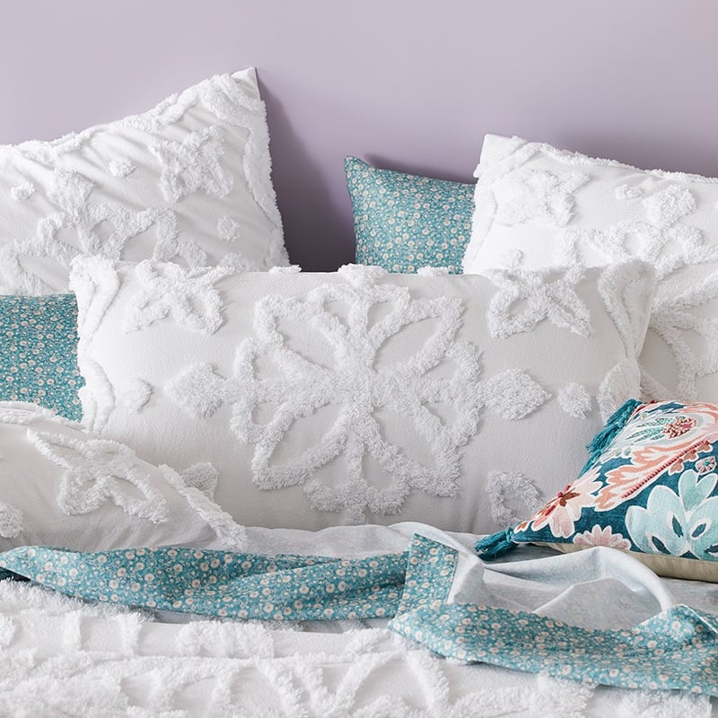 Arvi White Tufted Pillowcase