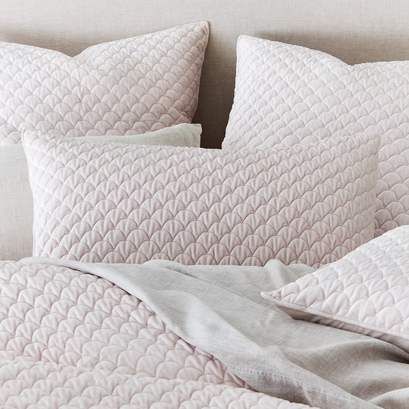 Waves Shell Quilted Velvet Pillowcase