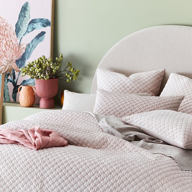 Waves Shell Quilted Velvet Pillowcase