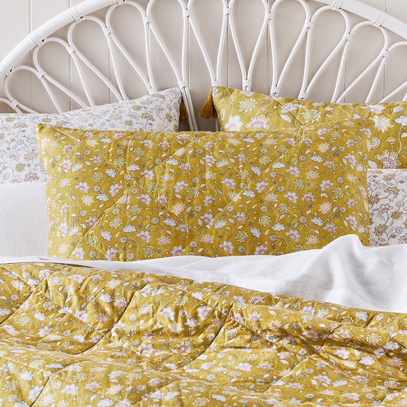 Saffron Quilted Bedlinen Coverlet Mustard QB/KB - 260x260cm