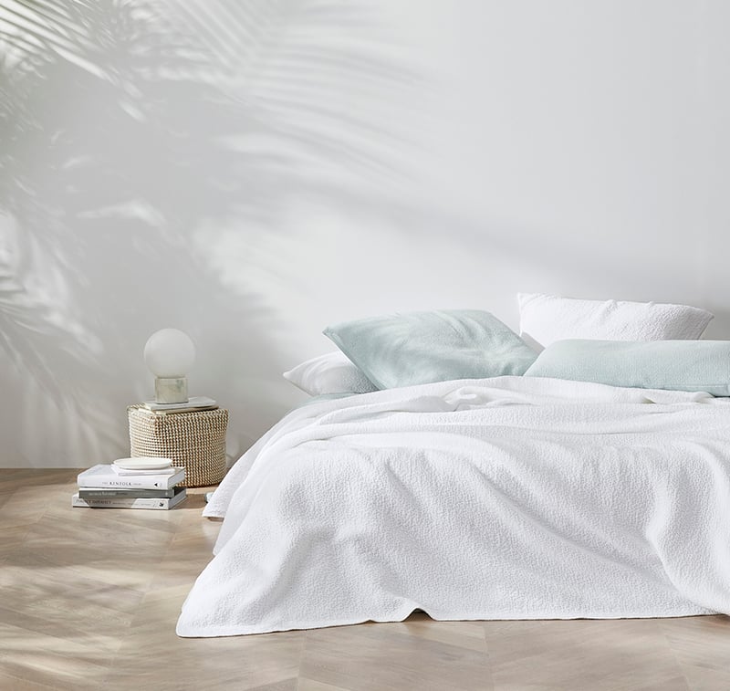 Lindy Klim Besakih White Coverlet Separates