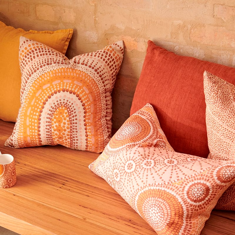 Brad Turner Printed Linen Nyanggalgir Guwang Cushion