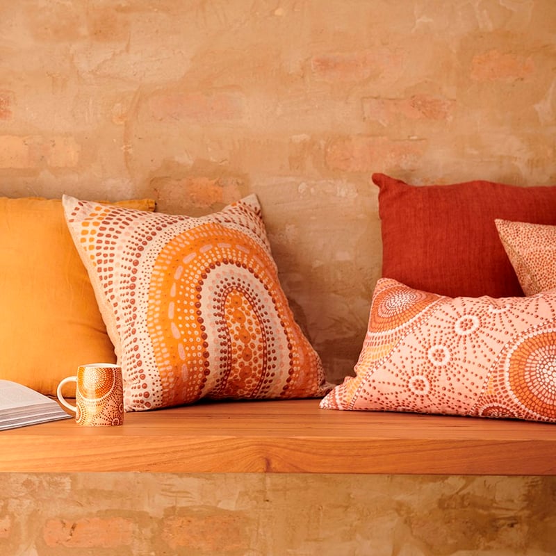 Brad Turner Printed Linen Nyanggalgir Guwang Cushion
