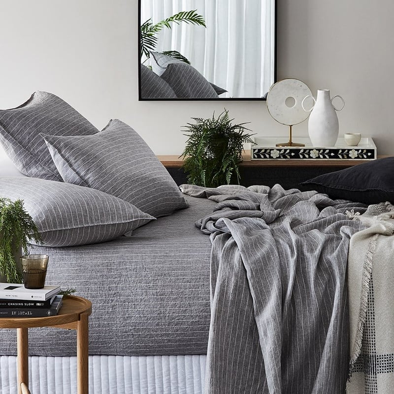 Gold Rim Marble White & Gold Statue Hole