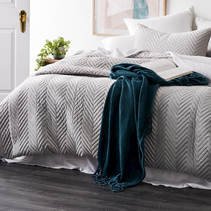 Aspen Fleece Teal Tassel Throw