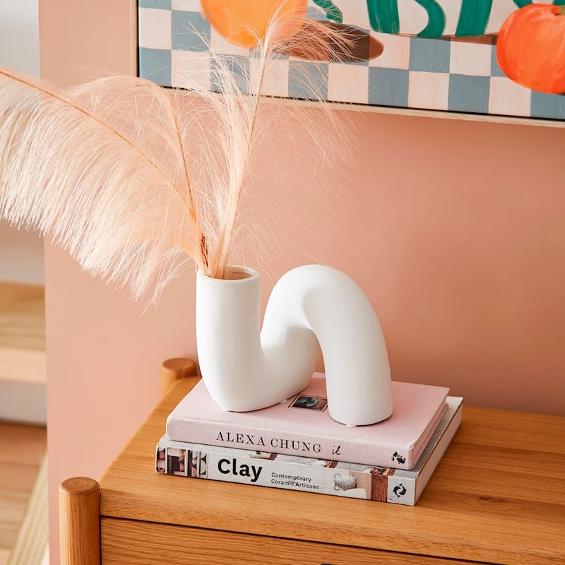 Pipe White Twist Shape Vase 