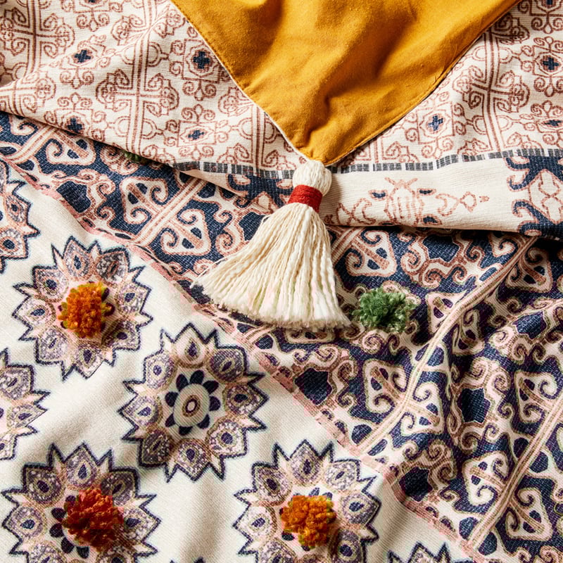 Taza Earth Throw
