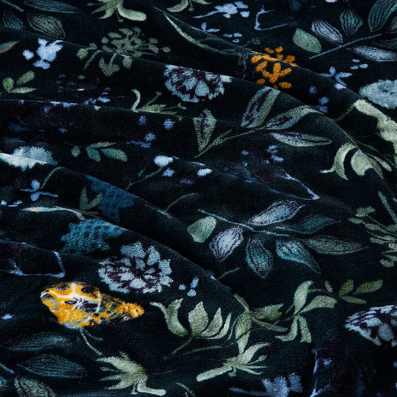 Ultra Soft Winter Blooms Throw