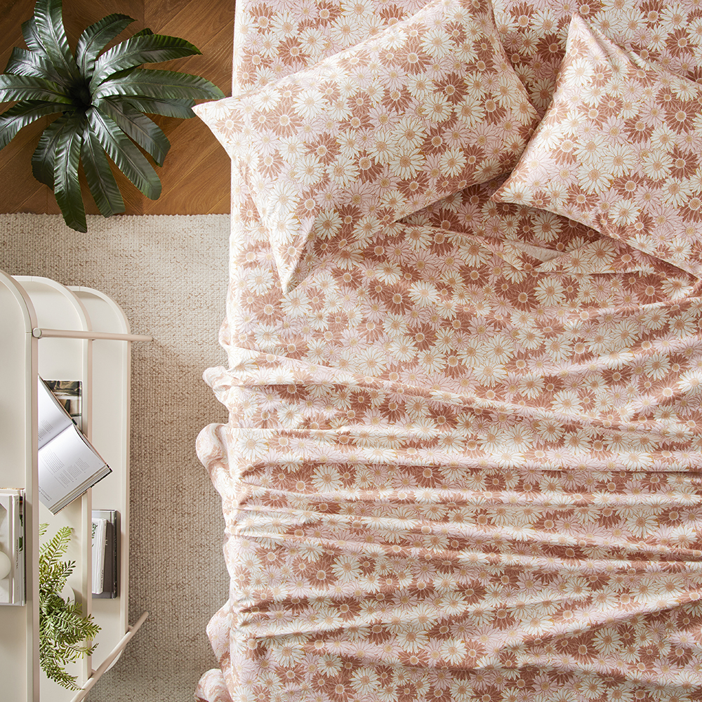 Pink Daisy Print Single Fitted Sheet main image 1