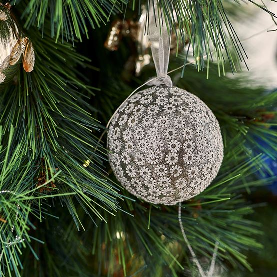 Luxe Daisy Silver Bauble