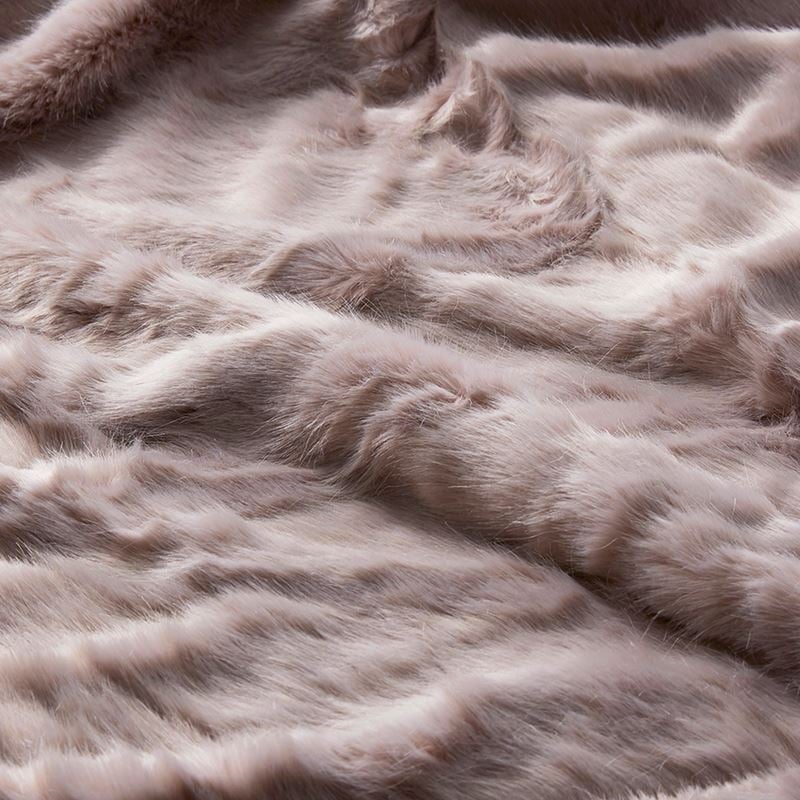 Himalayan Dusty Pink Luxury Fur Blanket